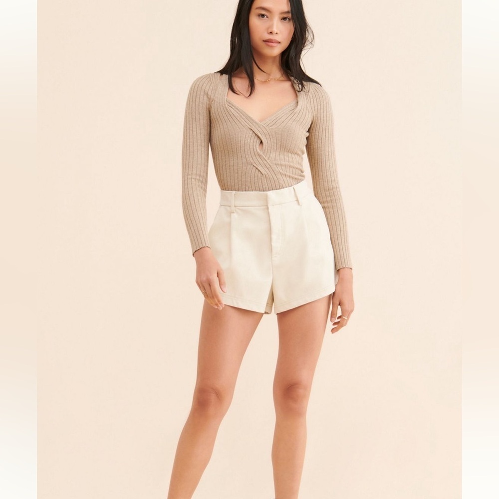 Astr The Label Women’s Twist Front Taupe Ribbed Knit Sweater size small